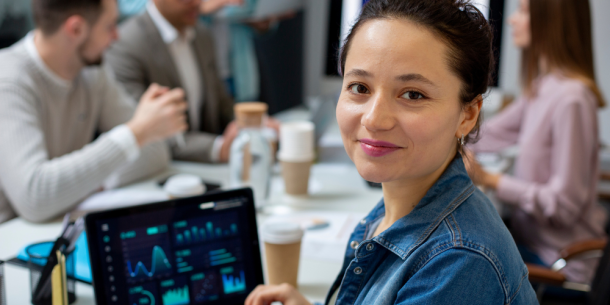 IA no suporte interno: como RH e TI ganham escala sem sobrecarga